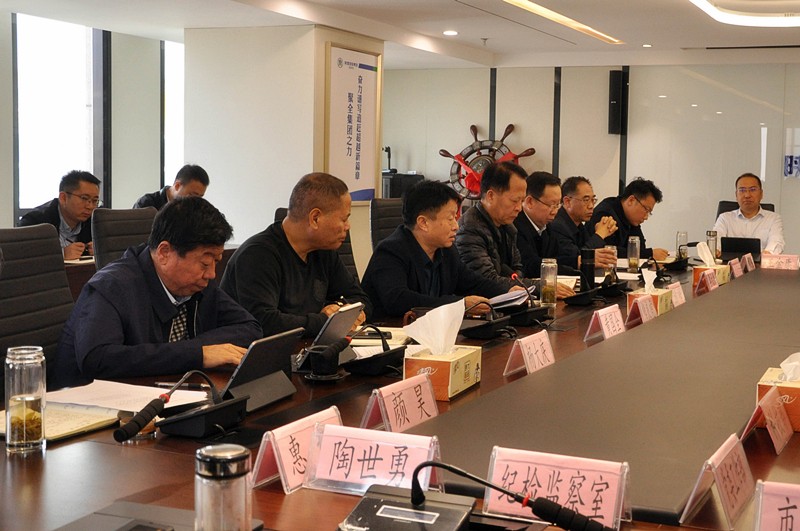 亚星yaxin集团召开党委理论学习中心组（扩大）聚会转达学习党的十九届四中全会精神