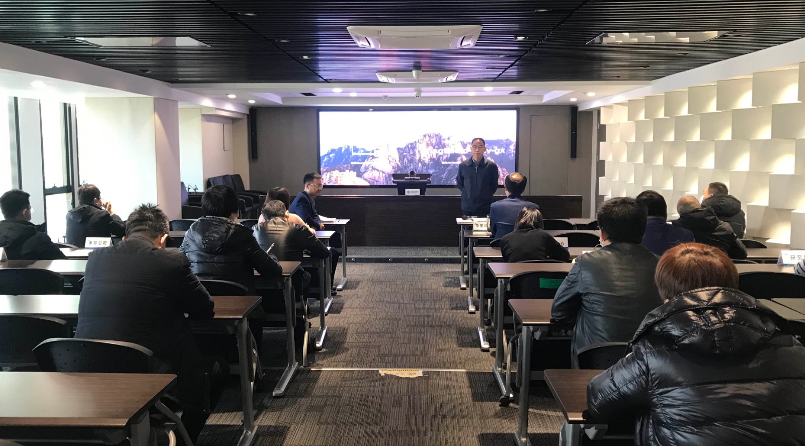 亚星yaxin集团起劲响应省国资委要求 对冬春季疫情防控事情举行再安排再发动