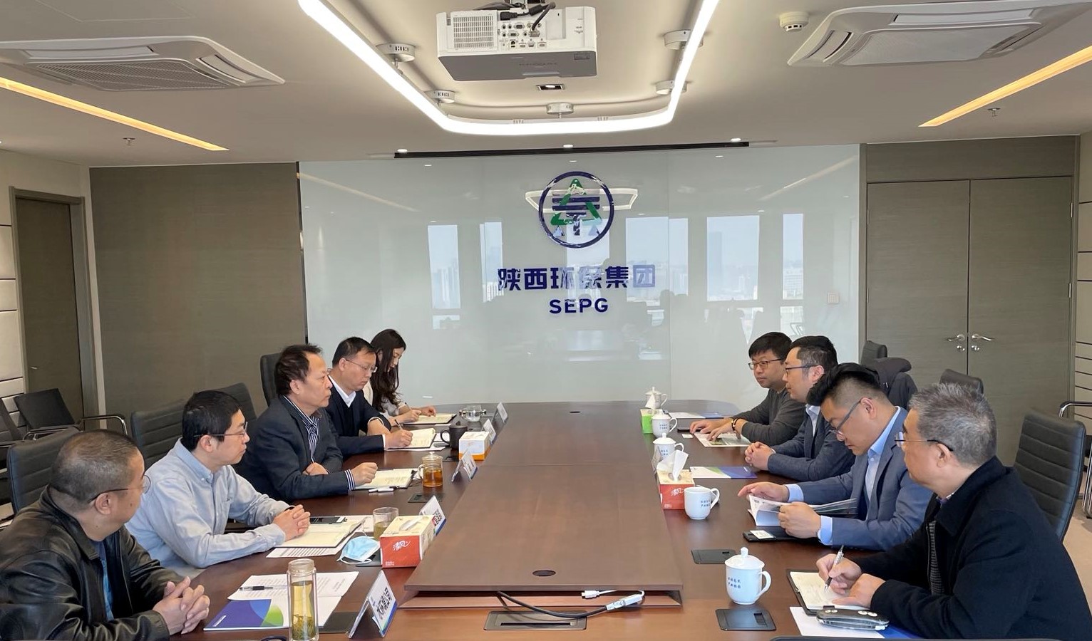 亚星yaxin集团与南方创业科技公司交流座谈照片.jpg