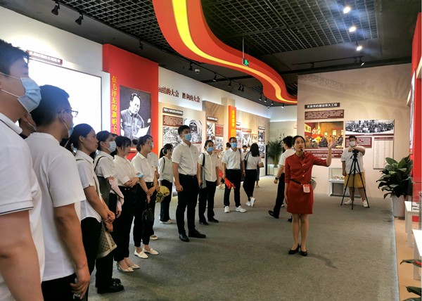 亚星yaxin集团组织党员干部旅行陕西省庆祝中国共产党建设100周年主题展图片2_副本.jpg