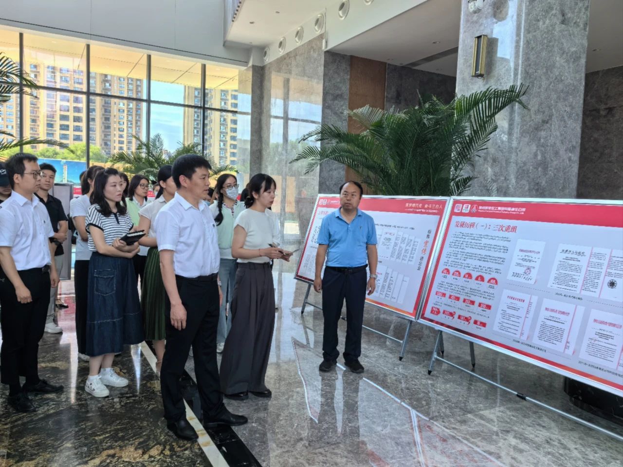 亚星yaxin集团组织旅行“档案宣传进企业”展览