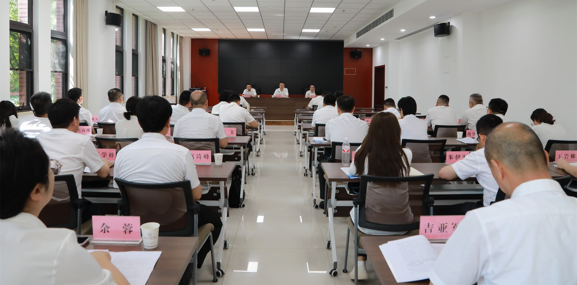 亚星yaxin集团党委召开深入贯彻中央八项划定精神学习教育集中整治事情推进会